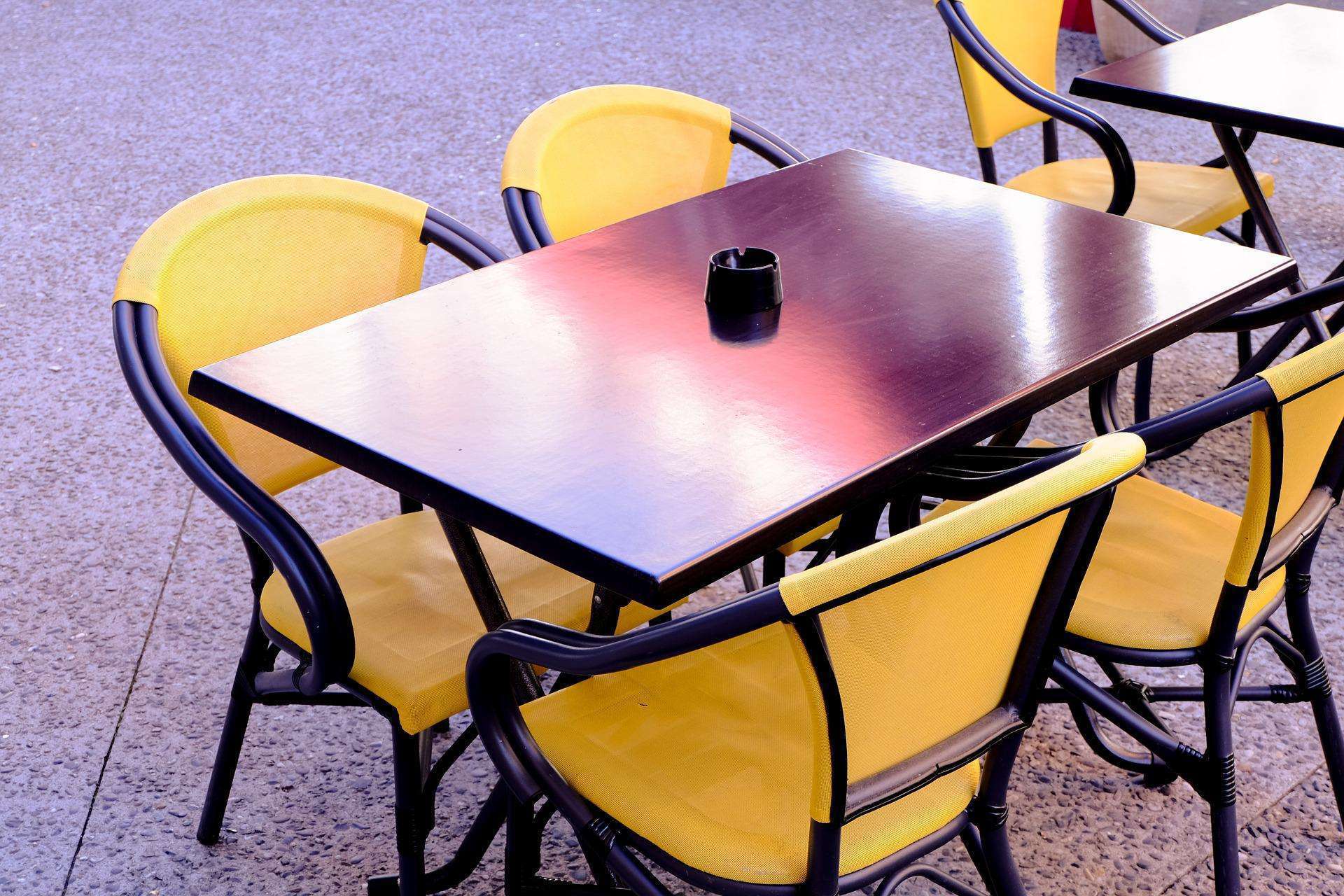 Las 3 mejores mesas para la terraza de tu bar