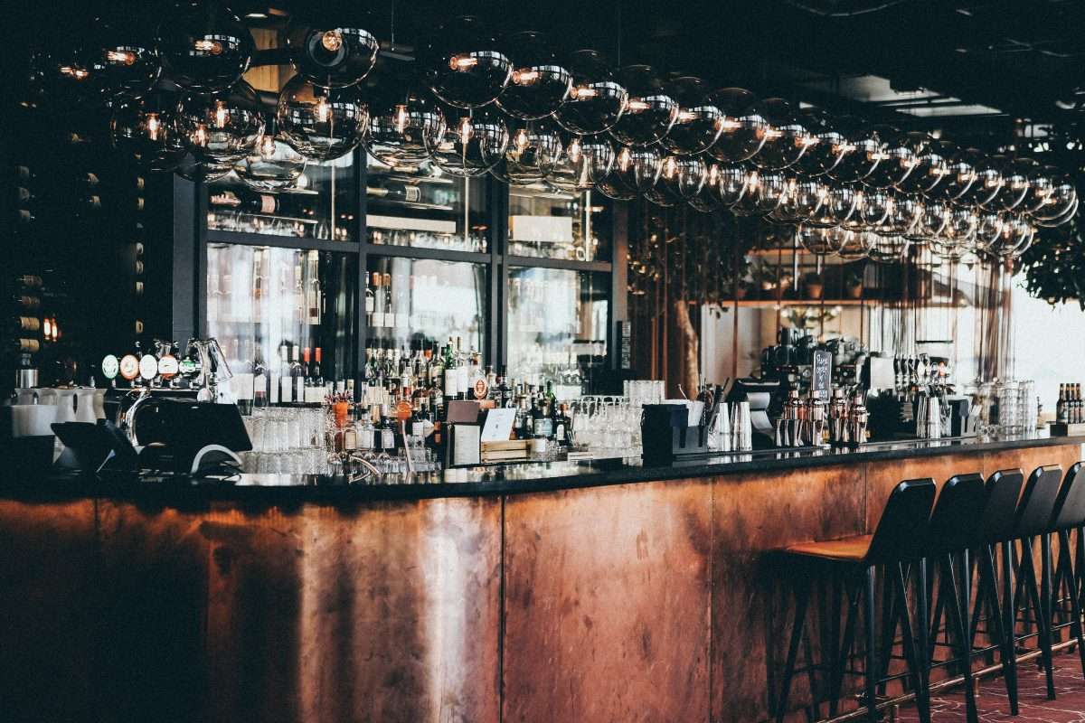 Bar moderno con licencias en regla