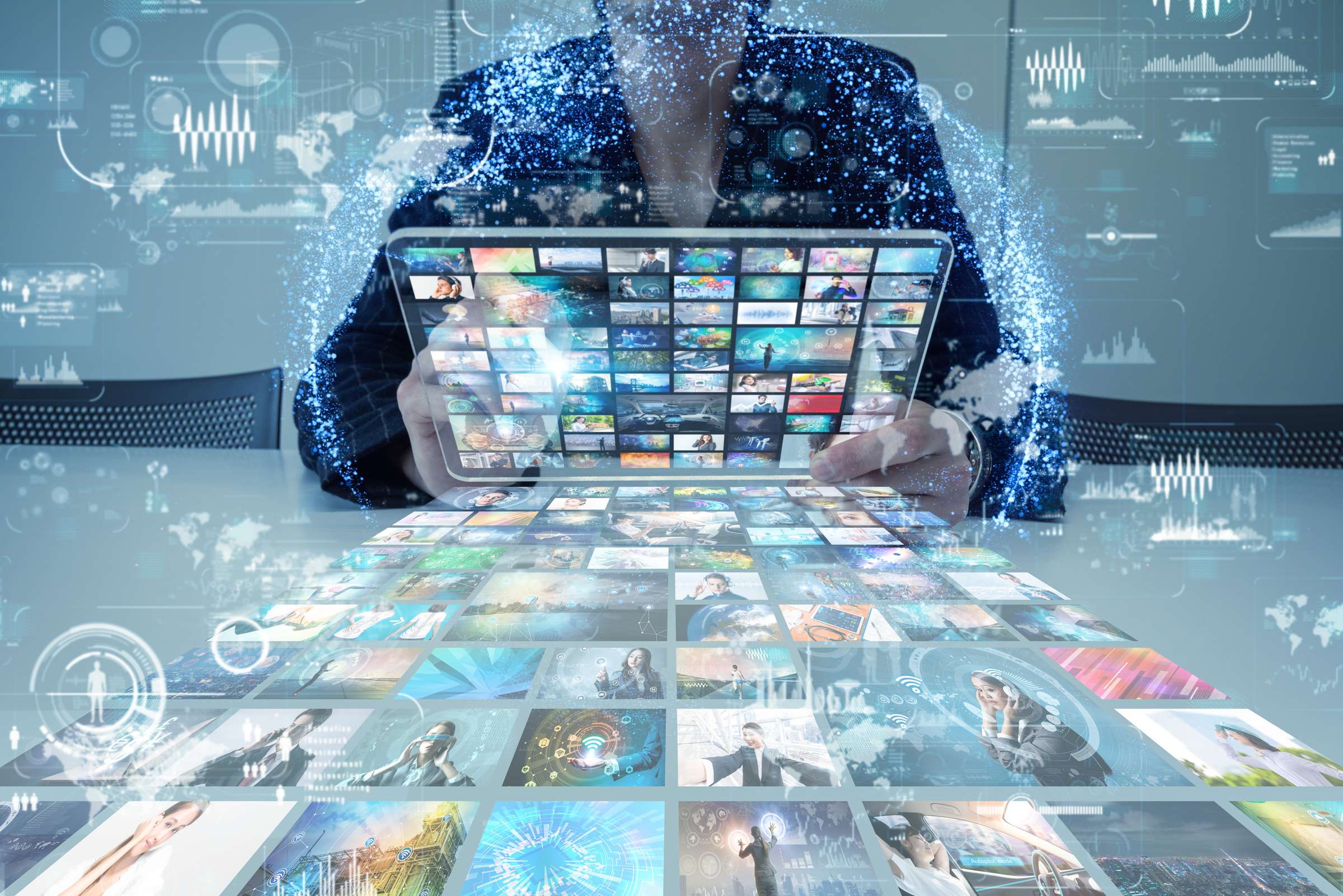 Social media concept. Streaming video. Video sharing website. El Futuro de los Locales Comerciales: De Espacios Físicos a Virtuales